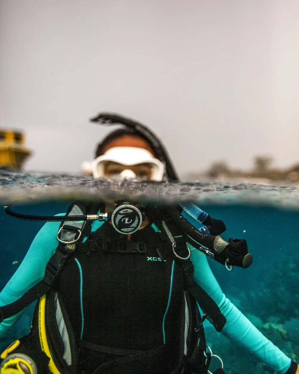 A diver at the surface, mask on, ready to descend